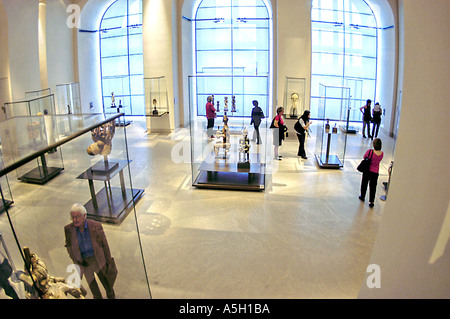Paris France Interior 'Louvre Museum' Tourists Visiting 'African Asian Oceanic and American Arts' Gallery Culture Sculpture Stock Photo