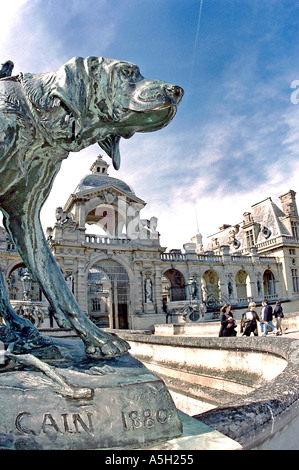 CHANTILLY FRANCE, Dog Sculpture at Entrance to the Castle with 'Conde Museum' Tourists Visiting, statues Outside, Stock Photo