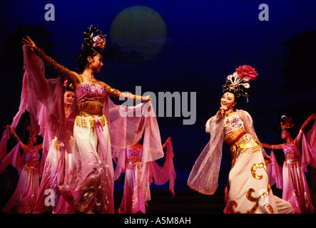Tang dynasty dance ensemble on stage in Xi'an Stock Photo