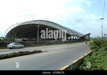 RAJ98883 Turbhe Railway Station roof under construction Navi Mumbai Vashi Bombay Maharashtra India Stock Photo