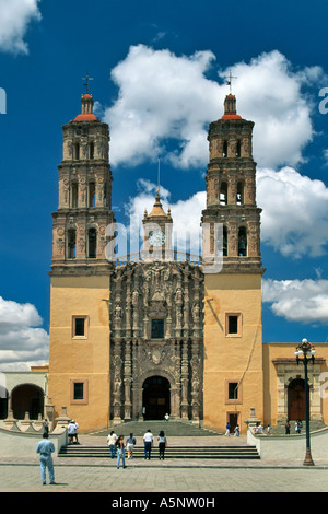 Parroquia de Nuestra Senora de los Dolores (Parish Church) in Dolores Hidalgo, Mexico Stock Photo