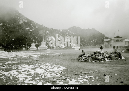 World Himalayan ravel. Buddhist religious shrine high in the Himalayas mountains foothills in Nepal in Asia. Himalaya Adventure Wanderlust Escapism Stock Photo