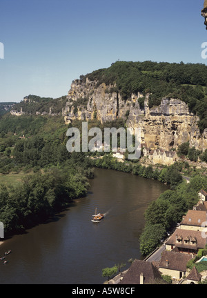 Gabares taking tourists for boat trip on the river at La Roque Gageac in the Dordogne France Stock Photo