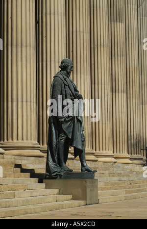 Earl of Beaconsfield, Benjamin Disraeli, statue in front of St Georges Hall on Lime Street in Liverpool Stock Photo