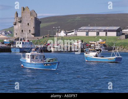 dh Scalloway Castle SCALLOWAY SHETLAND Fishing boat and Scalloway Castle Stock Photo