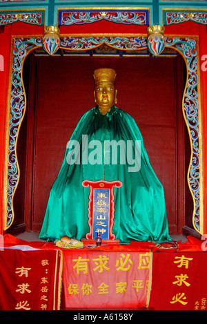 Holy mountain of Tai Shan also called Eastern Mountain, Jinan, China. Temple effigy at South Heavenly Gate near the summit Stock Photo