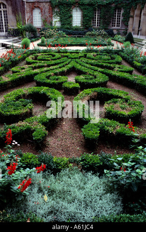 French Chateau garden box hedge in the Marais District. Paris, France Stock Photo
