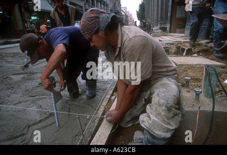MEXICO Mexico City Construction workers laying concrete on building site Stock Photo
