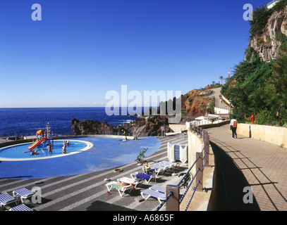 dh  FUNCHAL AREA MADEIRA Lido swimming pool people person walking promenade Stock Photo