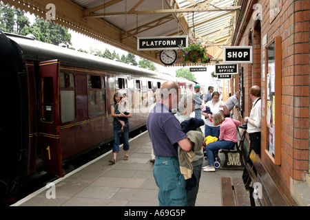 Gloucestershire Toddington Station Gloucester Warwickshire railway visitors on the platform Stock Photo