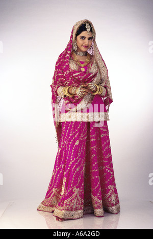Pin by Jo_Stud!o on Muslim bride | Muslim bridal dress, Indian bridal  outfits, Muslim bridal