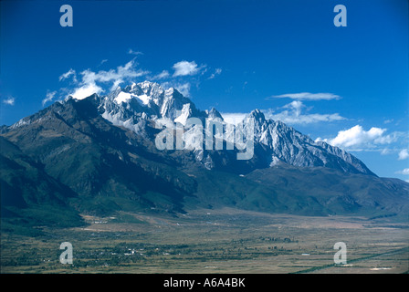 Yulong Xue Shan Mountain Range, Also Known As Jade Dragon Snow Mountain 