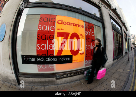 Shopping in Cardiff during the sales Retail slump price cutting James Howells store Stock Photo