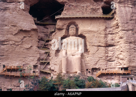 China, Gansu, Bingling Si (Bright Spirit Temple), Cave 172, seated statue of Maitreya (Future Buddha) carved into sheer cliff Stock Photo
