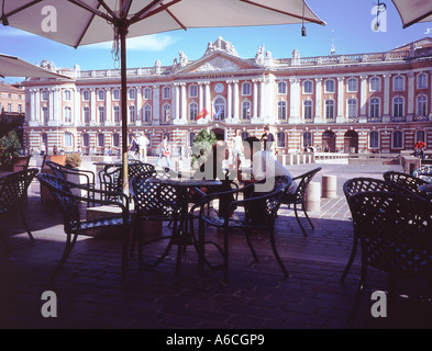 young couple sitting at outside cafe area in  toulouse central square Stock Photo