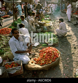 Pakistan Rawalpindi Rajah Bazaar tomato stall in vegetable market Stock Photo