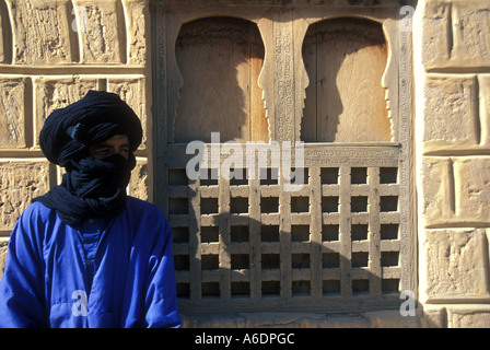 A Tuareg in the backstreets of Timbuktu, Mali Stock Photo