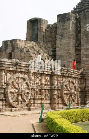 Wheels of the Sun God (Surya) chariot at Konark Temple on the Bay of Bengal  near Bhubaneswar,Orissa India Stock Photo