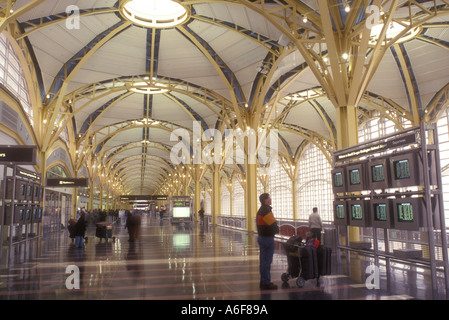 Washington DC Washingto,D.C.,Ronald Reagan Washington National  Airport,DCA,terminal,CNBC News,store,stores,businesses,district,vendor  vendors seller,s Stock Photo - Alamy