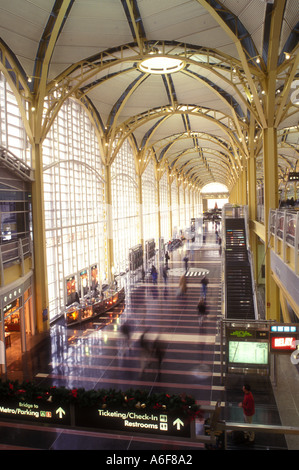 Virginia Arlington,Ronald Reagan Washington National Airport,DCA,terminal, shopping shopper shoppers shop shops market markets marketplace buying  selli Stock Photo - Alamy