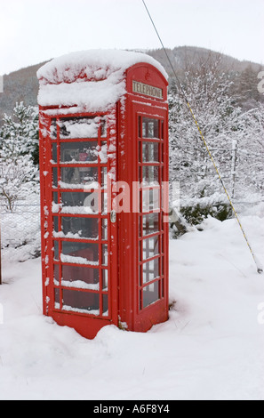 Listed K6 red English phone booth in the village of Inverey, Braemar, Aberdeenshire, Scotland, Stock Photo