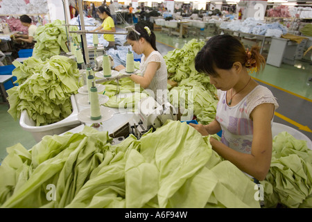 SHENZHEN GUANGDONG PROVINCE CHINA Workers in a garment factory in city of Shenzhen Stock Photo