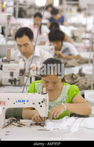 SHENZHEN GUANGDONG PROVINCE CHINA Workers in a garment factory in city of Shenzhen Stock Photo