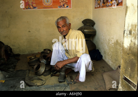 Potmaker in Fatehpur India Stock Photo