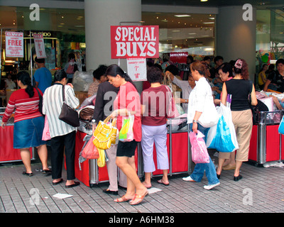 Shopping for bargains Waterloo Street Singapore Stock Photo