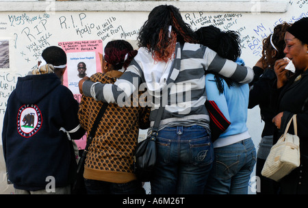 Family and friends of Kodjo Yenga mourning his death in Hammersmith Grove west London in memory of the murdered schoolboy Stock Photo