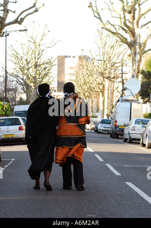 Mourners on Hammersmith Grove in memory of murdered teenager Kodjo Ayenga Stock Photo