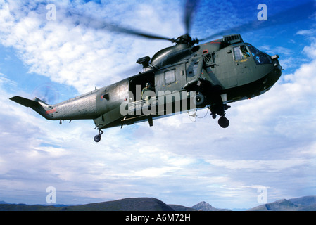 A Mk4 Sea King of 845 Naval Air Squadron seen from HMS Bulwark with ...