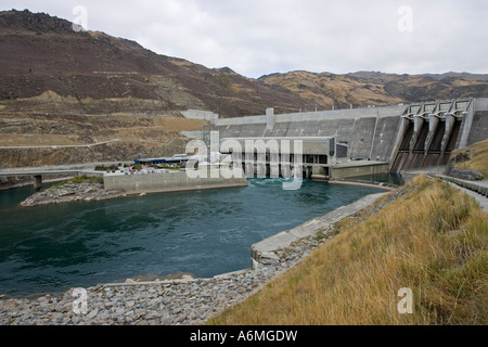 View of Clyde hydroelectric dam and Lake Dunstan on Clutha River South Island New Zealand Stock Photo