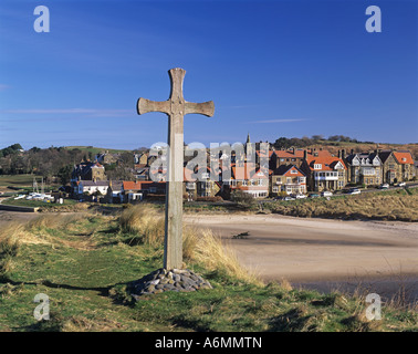 St Cuthberts Cross overlooks the estuary of the River Aln and the coastal village of Alnmouth, Northumberland Stock Photo