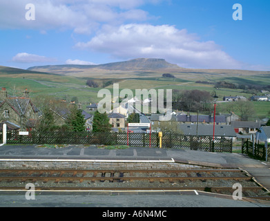 Pen-y-Ghent seen over Horton-in-Ribblesdale Railway Station, Settle-Carlisle Railway, North Yorkshire, England, UK. Stock Photo