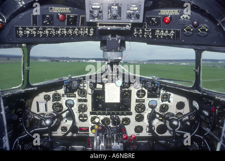 DC-47B Skytrain Dakota Cockpit 'Gooney Bird' Aircraft.   GAV 2267-236 Stock Photo