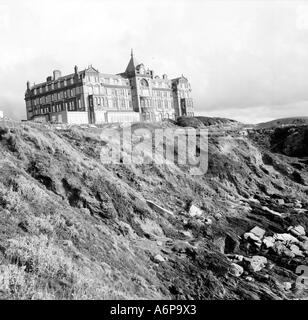 The Headland Hotel Newquay s most famous landmark on Fistral Beach Cornwall UK Stock Photo