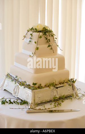 Wedding cake decorated with Cream Roses and Ivy Stock Photo