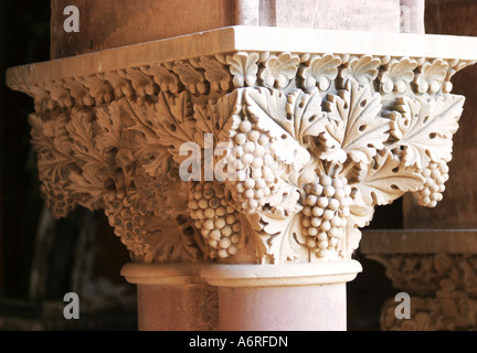 Carved grapes adorn a pillar in the 2001 earthquake damaged Darbargadh Palace  in Bhuj, Gujarat, India Stock Photo