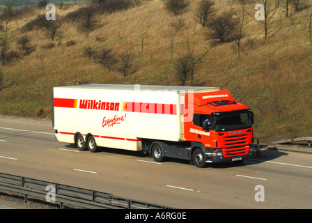 M25 motorway Wilkinson supermarket delivery lorry Stock Photo