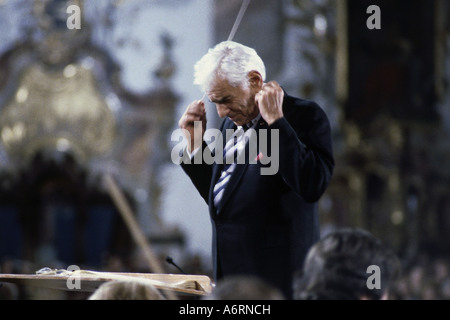 'Bernstein, Leonard, 25.8.1918 - 14.10.1990, American conductor & composer, conducting 'The Creation', concert with choir & Sy Stock Photo