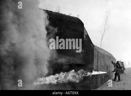 Nazism / National Socialism, military, Wehrmacht, army, pioneers, soldier with a flame thrower attacking a bunker, exercise, circa 1940, Stock Photo