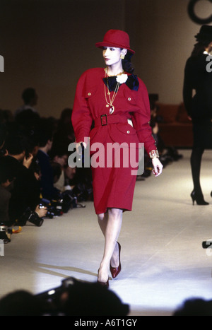 fashion, 1980s, mannequin, full length, wearing red costume, catwalk, autumn winter, Pret-a-porter, by Chanel, Paris, 1987, 80s, , Stock Photo