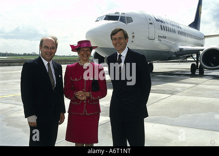 transport/transportation, aviation, airport, Germany, Munich, opening of Franz Josef Strauß Airport, 11.5.1992, Queen Silvia of Sweden, Georg von Waldenfels, Willi Hermsen, 20th century, airplane, Airbus A 340, birth name Silvia Renata Sommerlath, Bernadotte, historic, historical, people, 1990s, Stock Photo