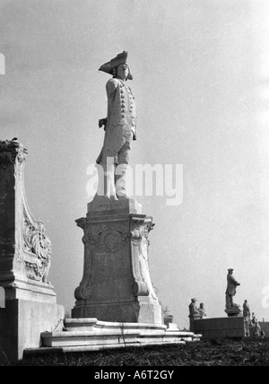 events, post war era, destroyed cities, Berlin, destroyed monument of King Frederick II of Prussia, Siegessallee, circa 1948, Stock Photo