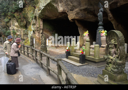 Japan Nothern Honshu Miyagi ken Matsushima bay Zuigan ji temple couple of elderly pilgrims prostrating in front of an altar in a Stock Photo