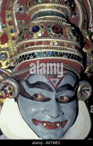 India, Delhi, Kathakali dancer, portrays scenes from Hindu epics (MR) Stock Photo