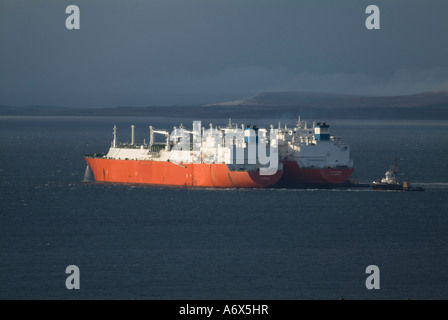 dh LNG tanker SHIPPING UK Excelsior Excalibur ship transfer of liquid gas Scapa Flow scotla oiltankers oil tankers ships transportation scotland