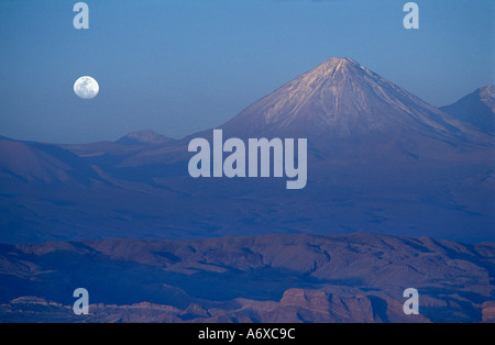 The Anfiteatro Valle de Luna Atacama Desert N Chile Licancabur volcano straddles the international border Moonrise Stock Photo