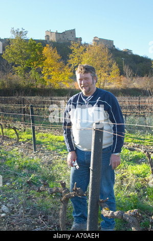 François Lafon Domaine de l'Aigle. Limoux. Languedoc. Man pruning vines. France. Europe. Vineyard. Stock Photo